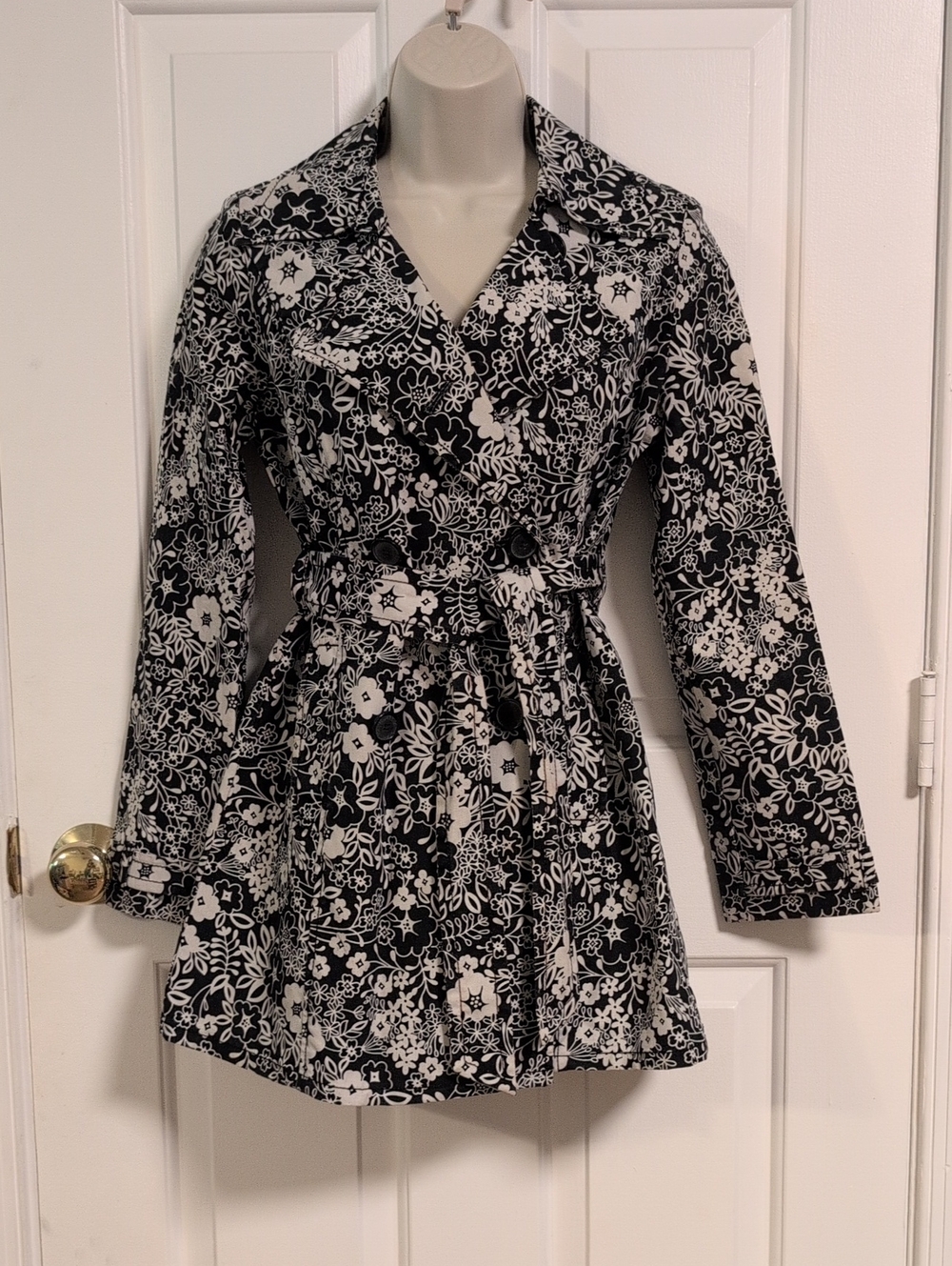Old Navy B/W Floral Rain Jacket XS